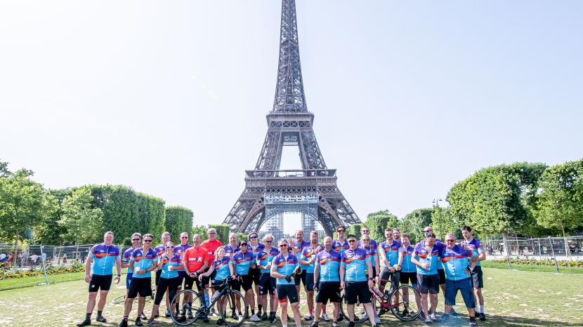 Cyclists stood Infront of the Eiffel tower 